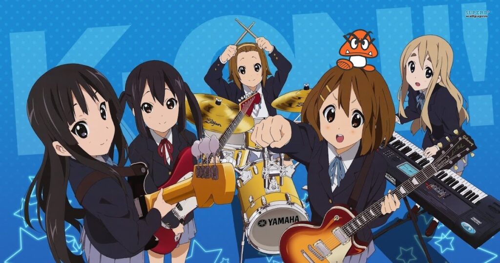 Yui e suas amigas no clube de música leve da escola de K-On!